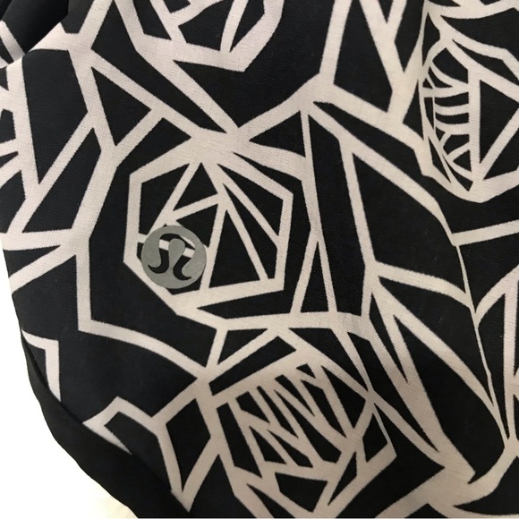 Lululemon short size 6 - Picture 4 of 9